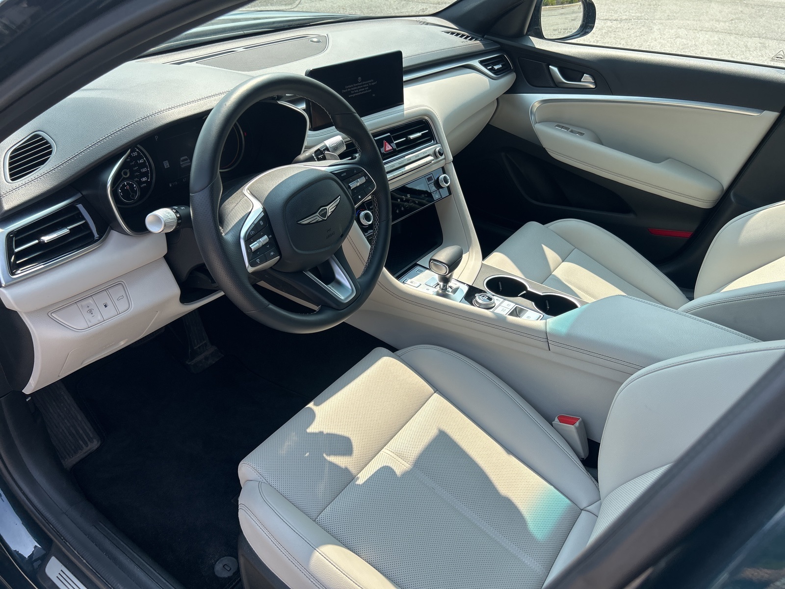 2025 Genesis G70 2.5T photo 13
