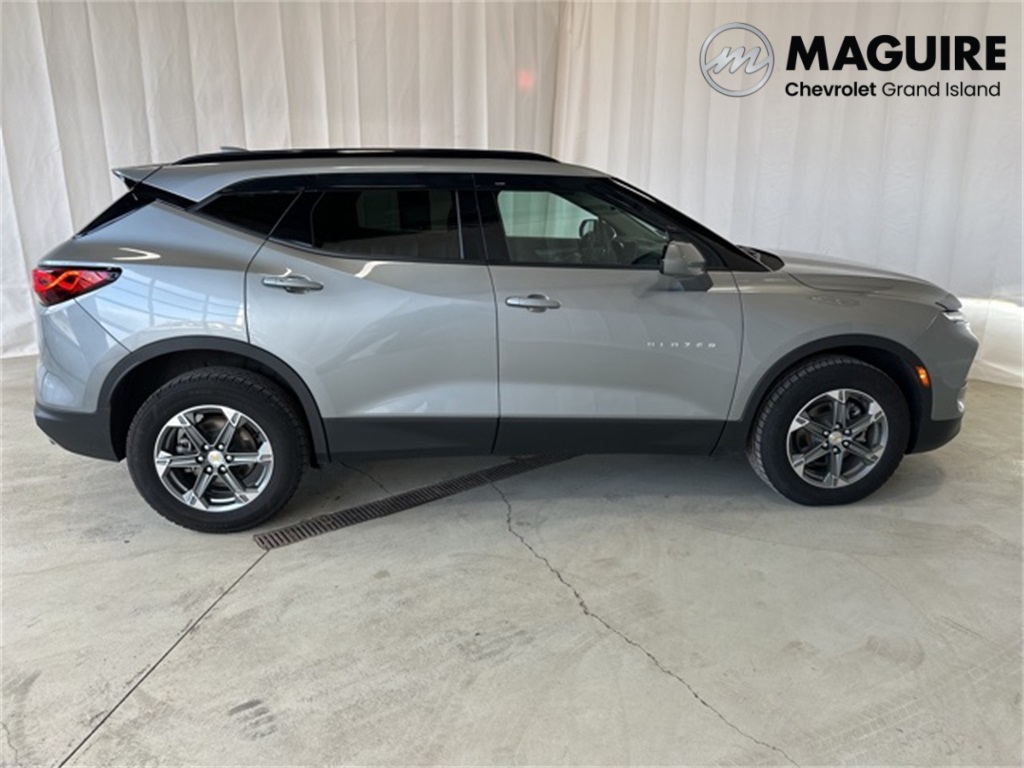 2023 Chevrolet Blazer 2LT photo 2