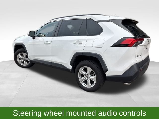 2021 Toyota RAV4 XLE photo 3
