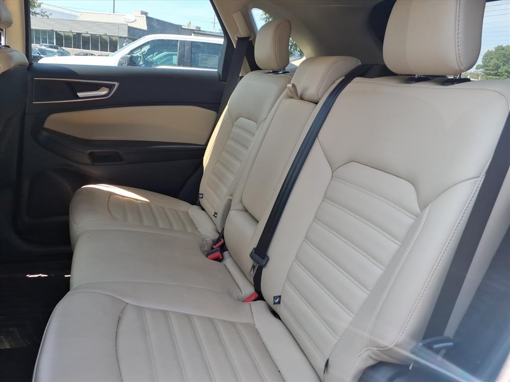 2022 Ford Edge SEL photo 13