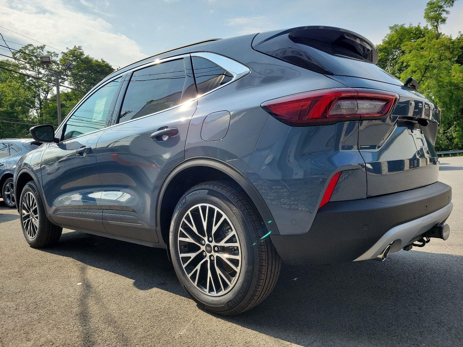 2024 Ford Escape Plug-In Hybrid photo 2