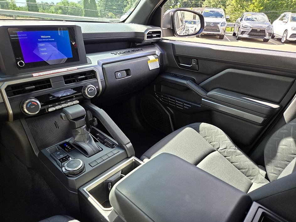 2025 Toyota Tacoma SR5 photo 20