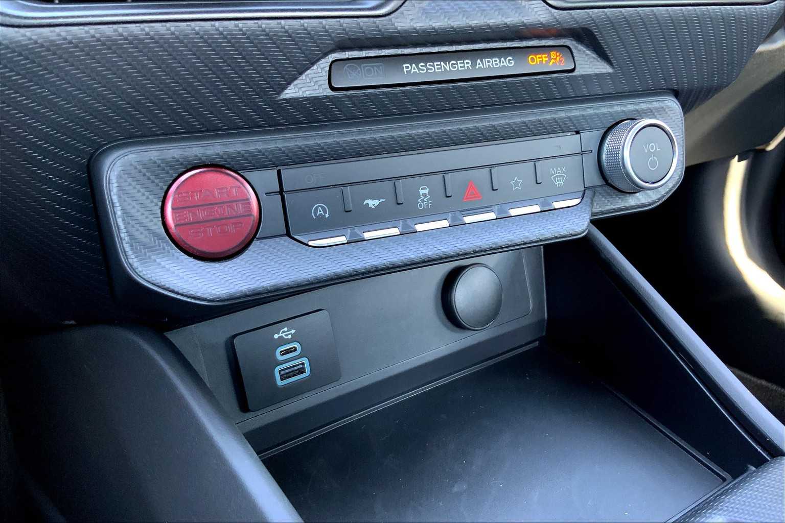 2025 Ford Mustang EcoBoost photo 15