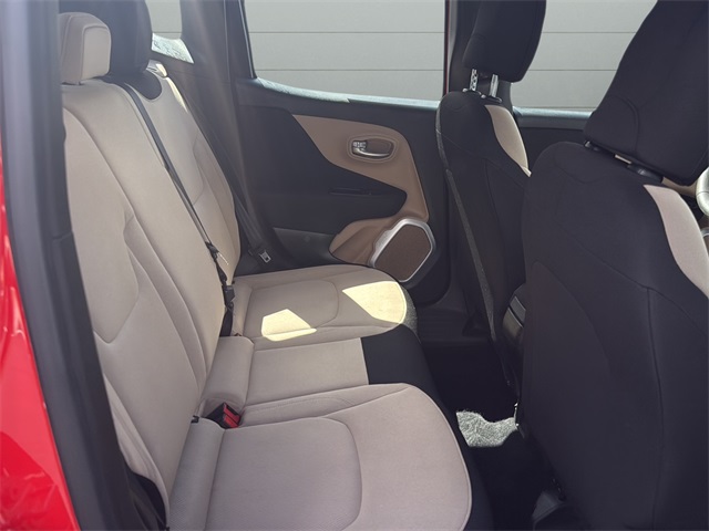 2015 Jeep Renegade Sport photo 11