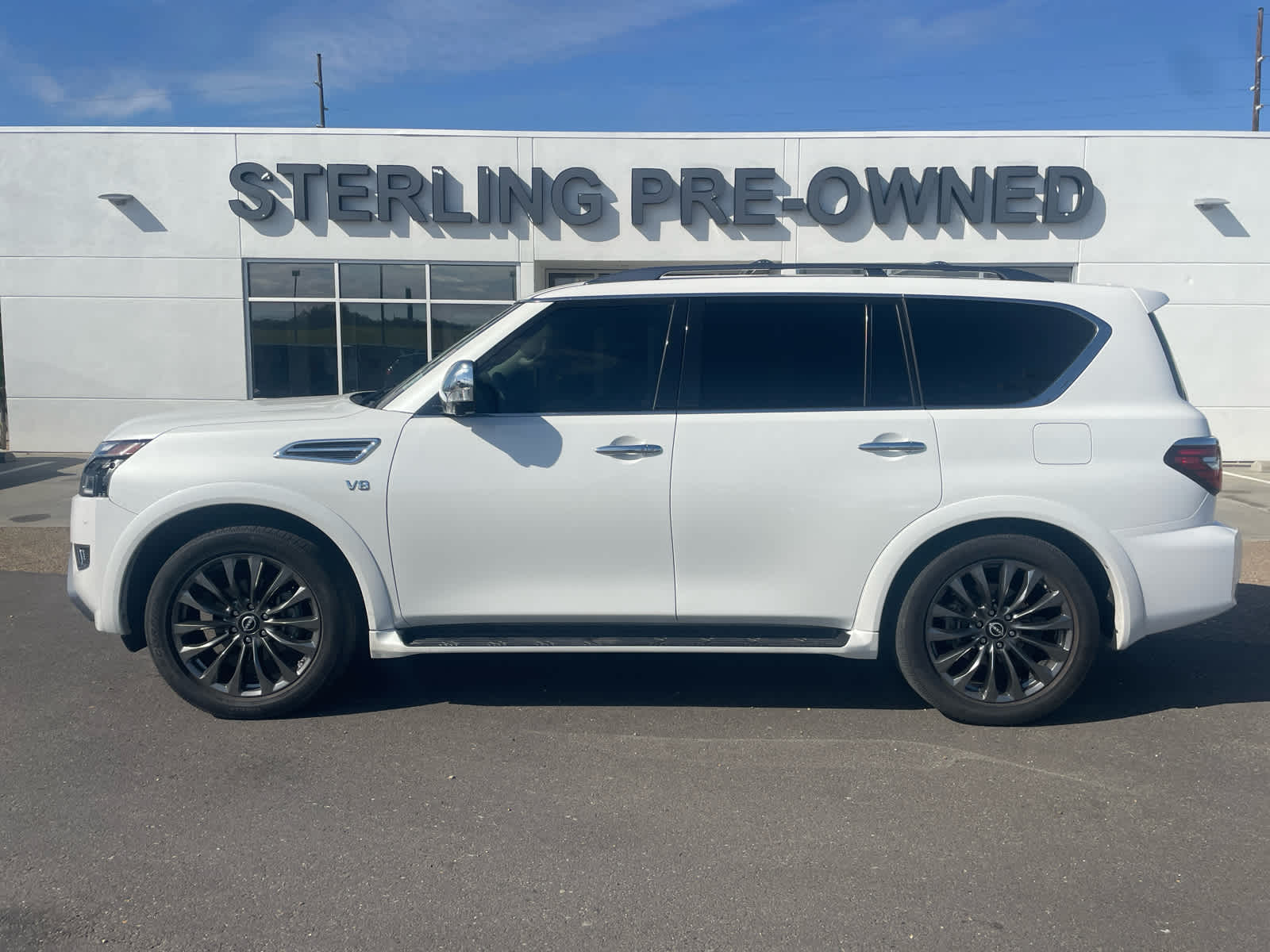 2022 Nissan Armada Platinum's photo