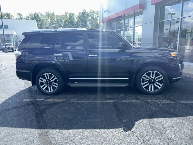 2022 Toyota 4Runner Limited photo 2