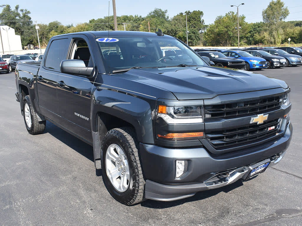 2017 Chevrolet Silverado 1500 LT photo 12