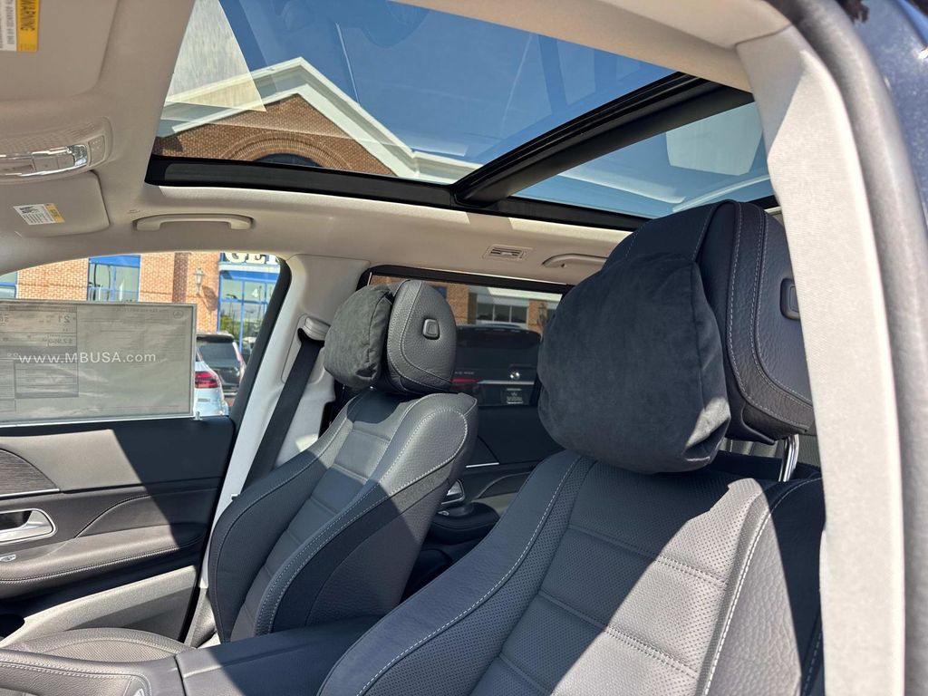 2026 Mercedes Benz GLS 450 4MATIC photo 18