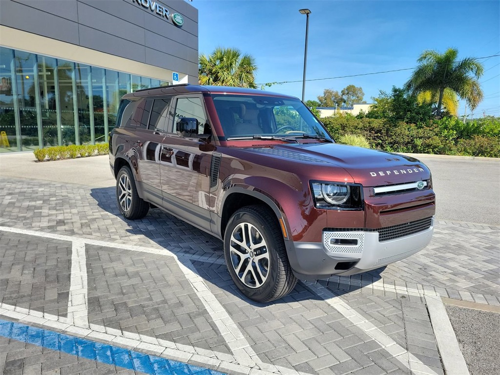 2025 Land Rover Defender 130 S photo 7
