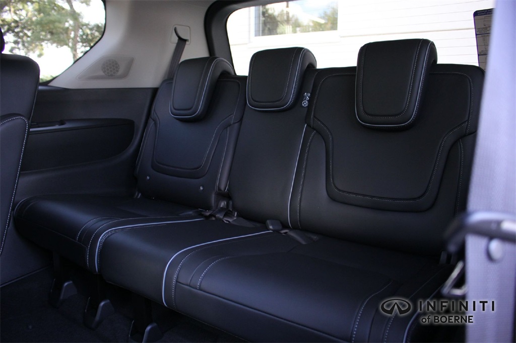 2026 Infiniti QX80 Luxe photo 16