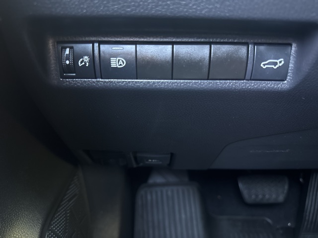 2021 Toyota RAV4 XLE photo 23
