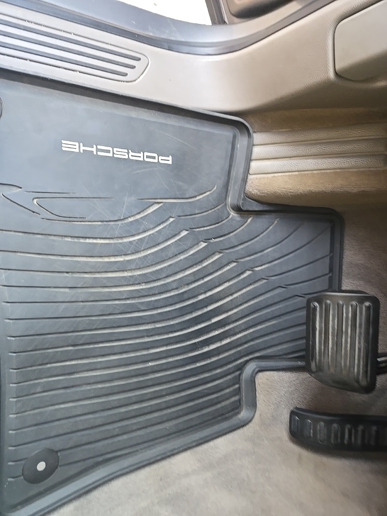 2013 Porsche Cayenne Base photo 11