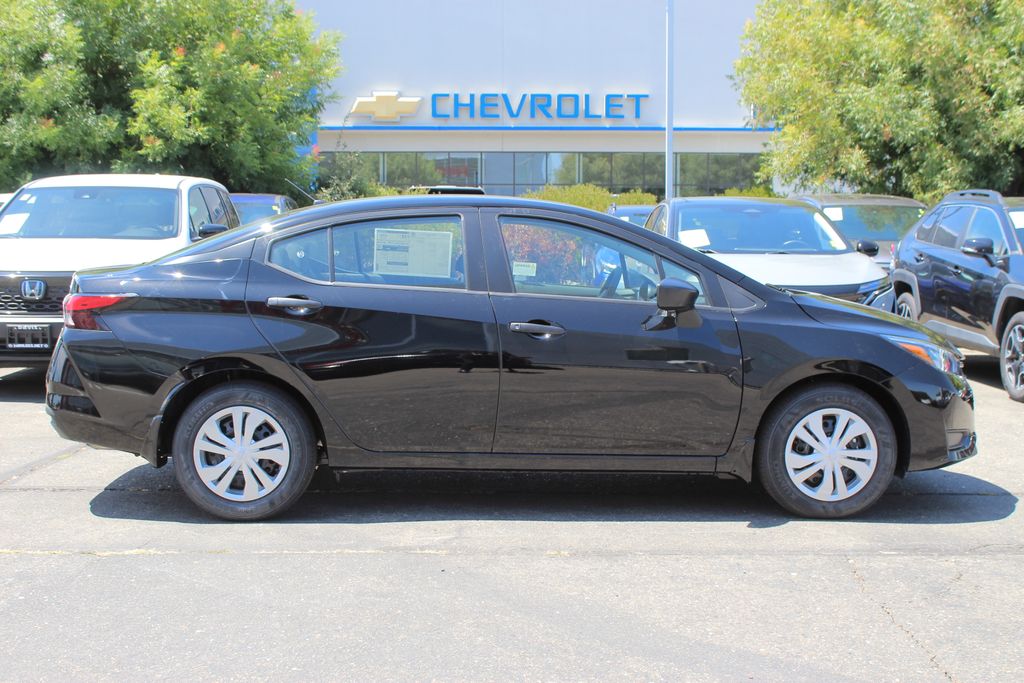 2025 Nissan Versa 1.6 S photo 5