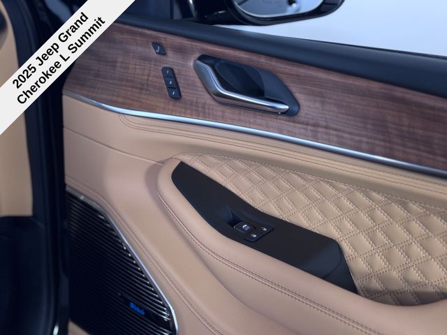 2025 Jeep Grand Cherokee L Summit Reserve photo 23