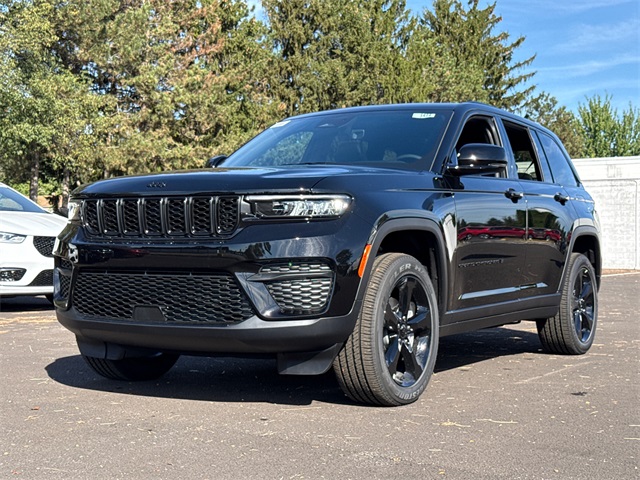 2025 Jeep Grand Cherokee Altitude photo 4