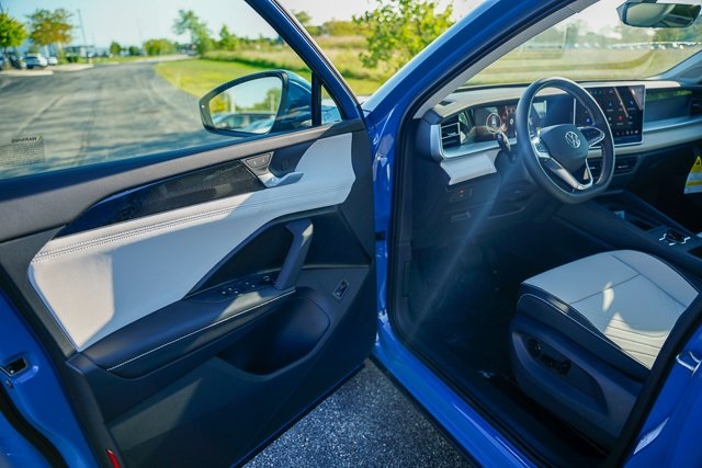 2025 Volkswagen Tiguan SE photo 7
