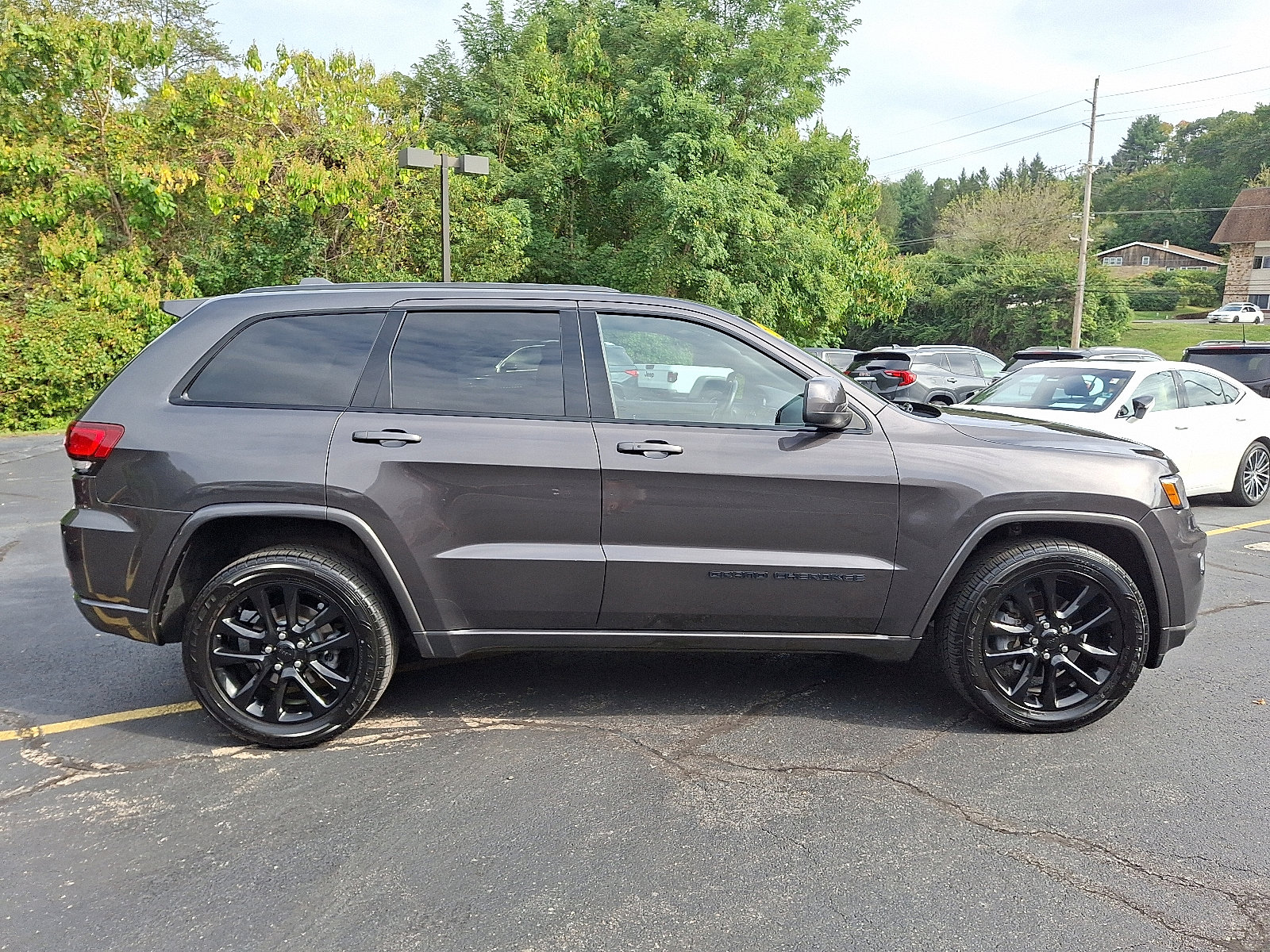 2020 Jeep Grand Cherokee Altitude photo 4