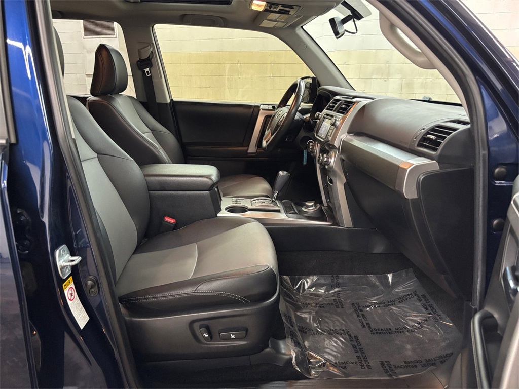 2017 Toyota 4Runner SR5 Premium photo 20