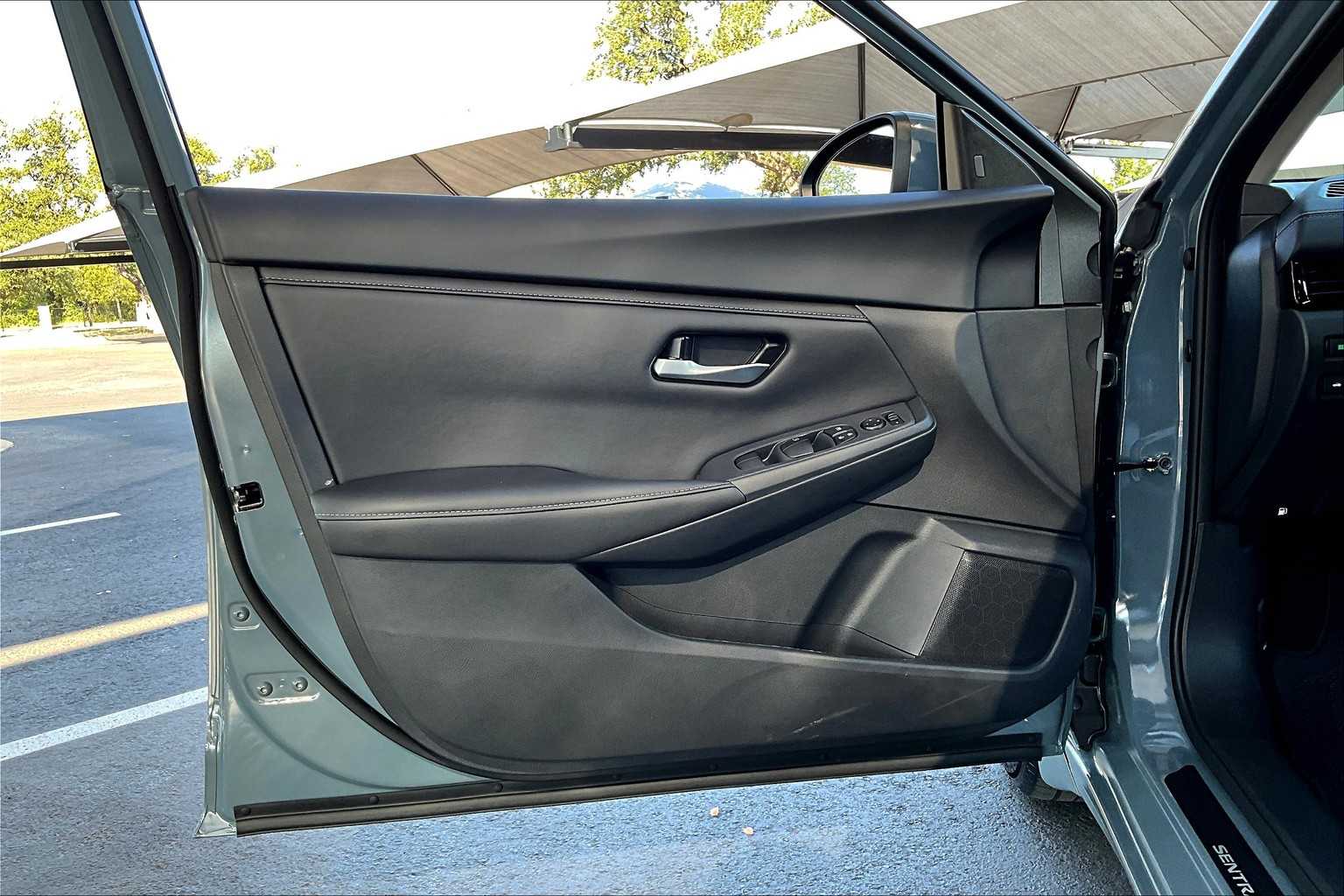 2025 Nissan Sentra SV photo 10
