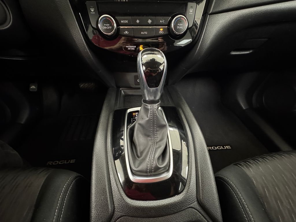 2020 Nissan Rogue SV photo 24