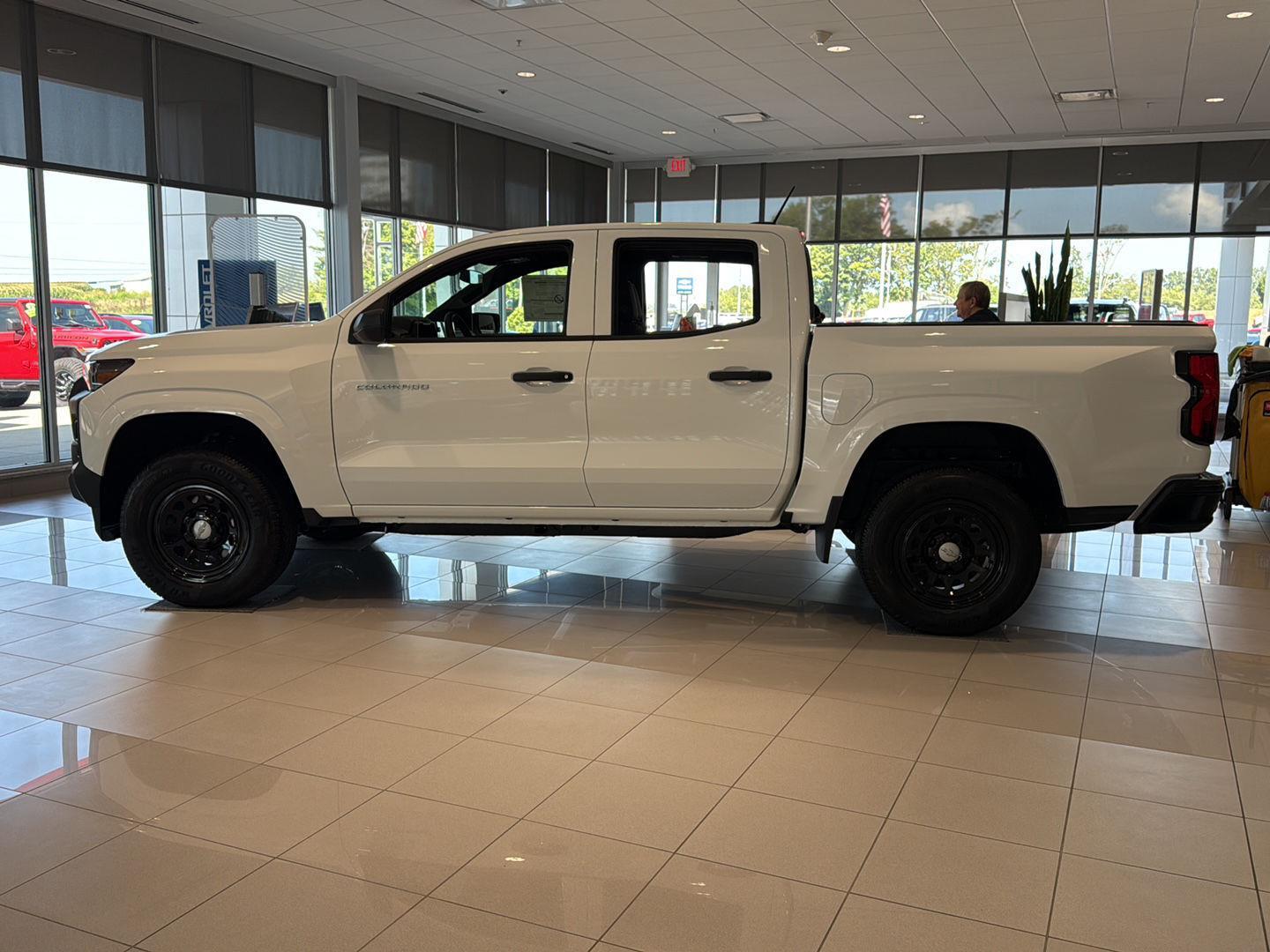 2025 Chevrolet Colorado LT photo 2