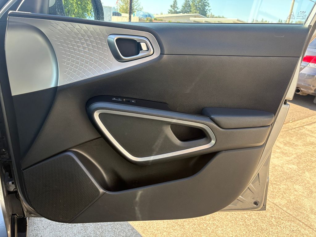 2023 Kia Soul LX photo 26