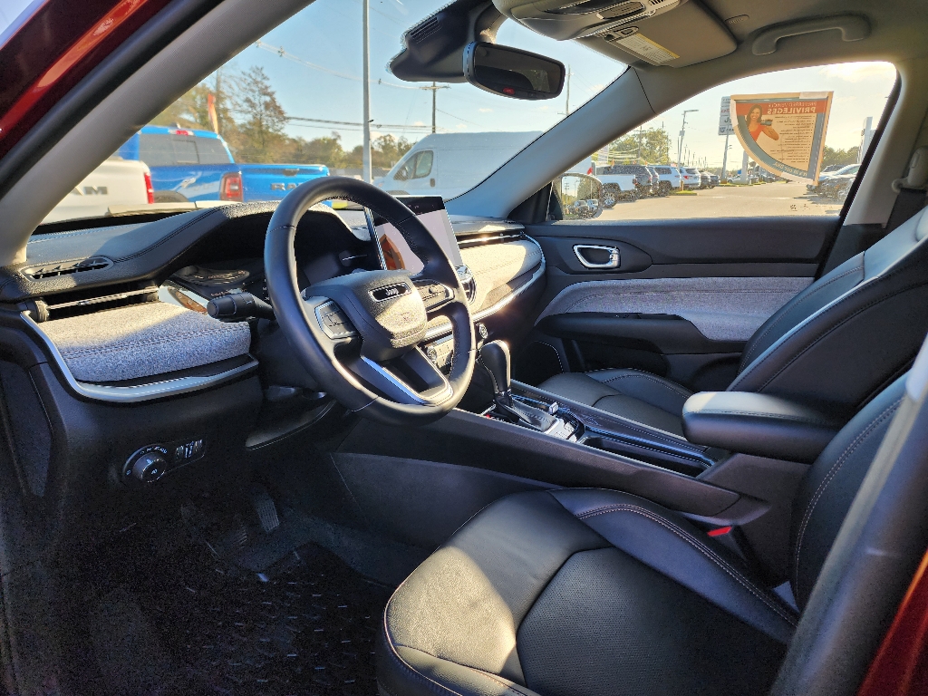 2022 Jeep Compass Latitude Lux photo 23