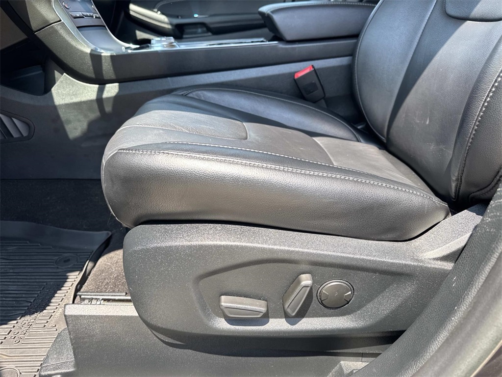 2020 Ford Edge Titanium photo 14