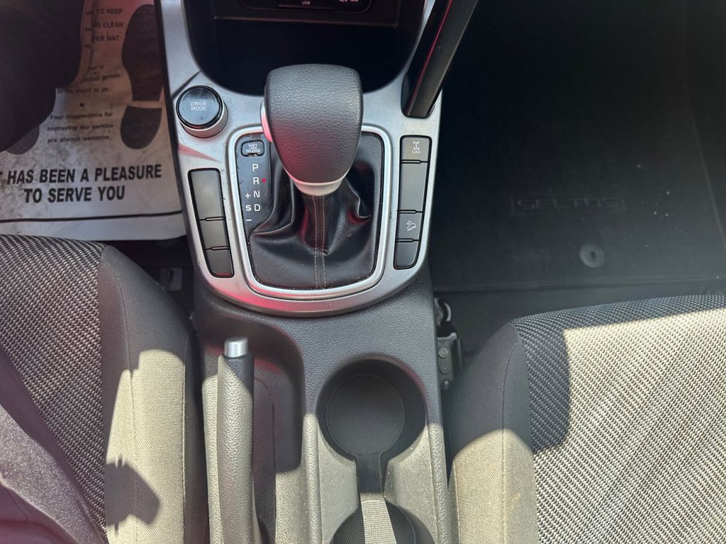 2023 Kia Seltos LX photo 16