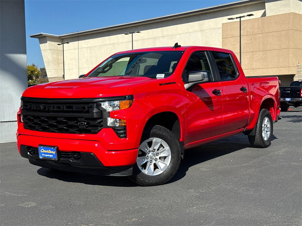 2024 Chevrolet Silverado 1500 Custom photo 2