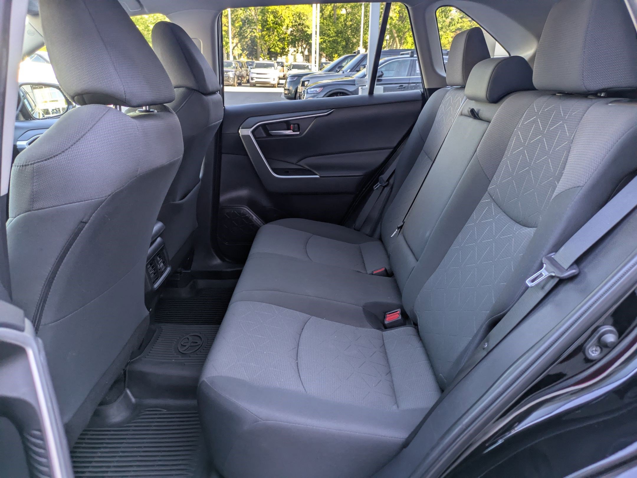 2024 Toyota RAV4 XLE photo 27