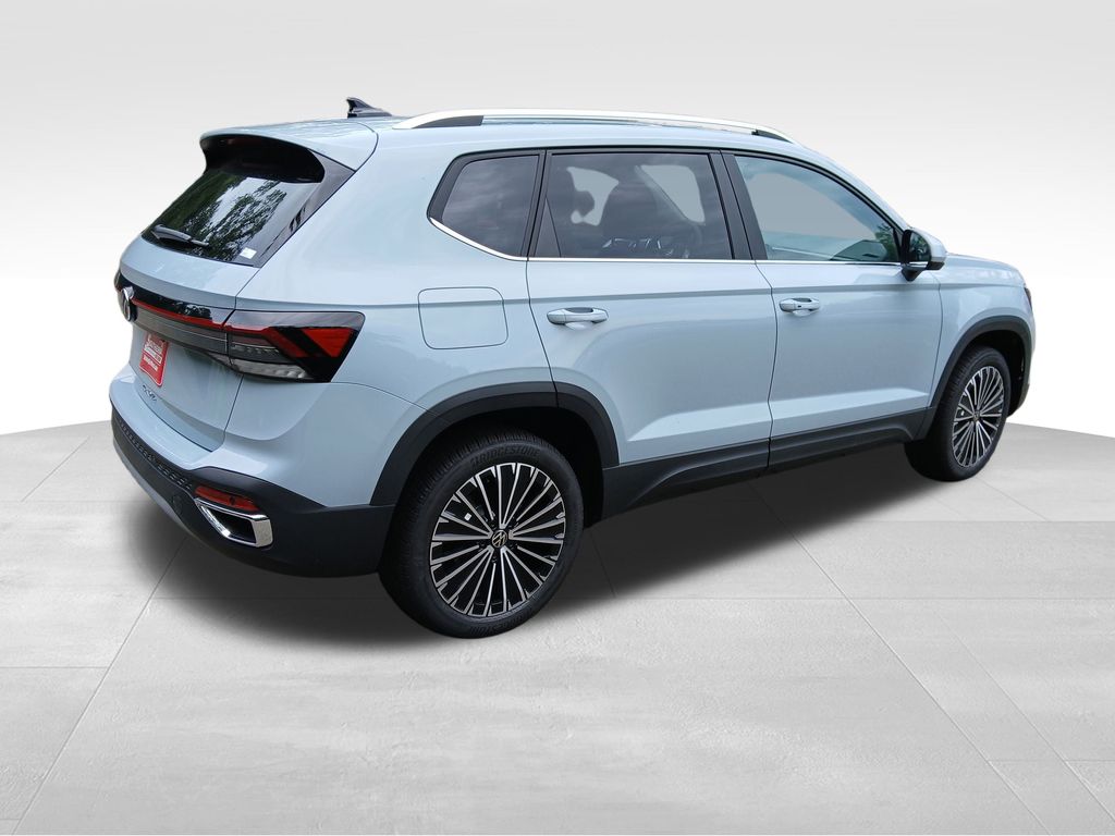 2025 Volkswagen Taos SE photo 4