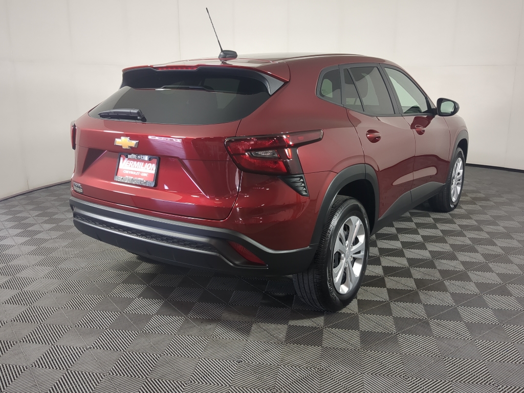 2025 Chevrolet Trax LS photo 6