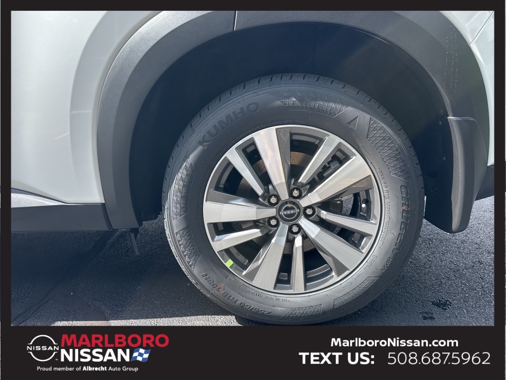 2025 Nissan Pathfinder SL photo 10