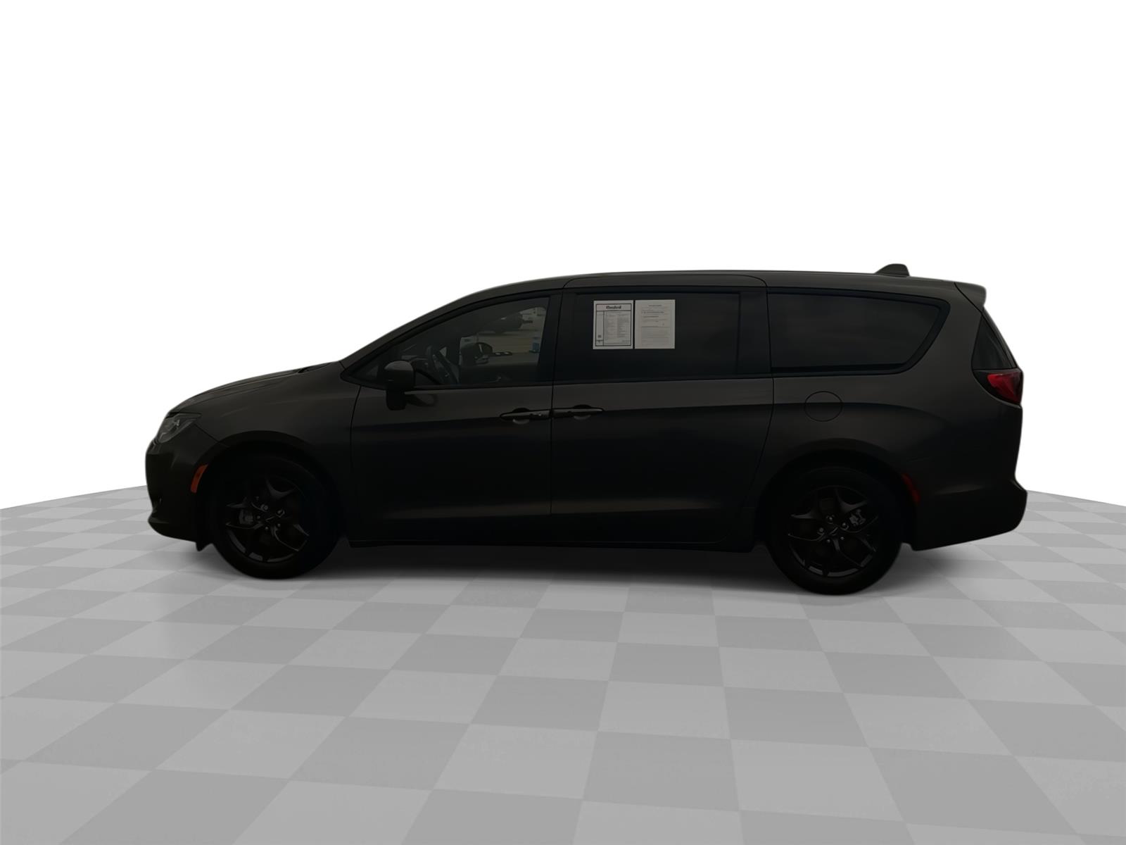 2020 Chrysler Pacifica Touring photo 4