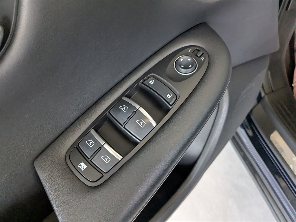 2019 Infiniti QX50 Luxe AWD photo 9