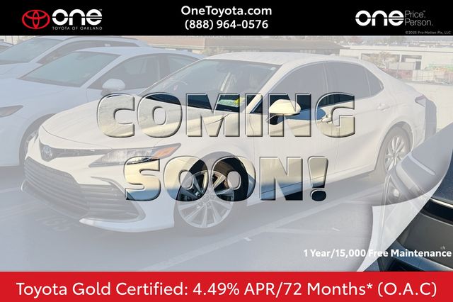 2024 Toyota Camry LE's photo