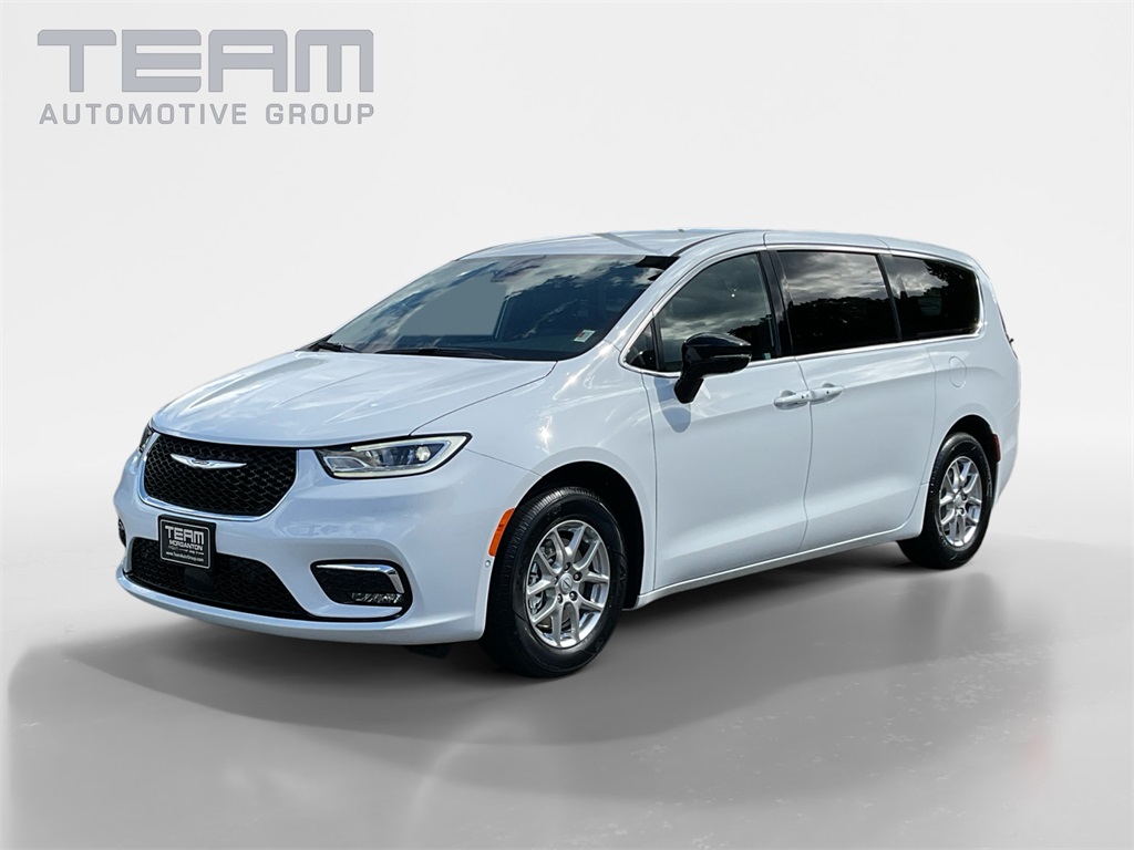 2025 Chrysler Pacifica photo 3