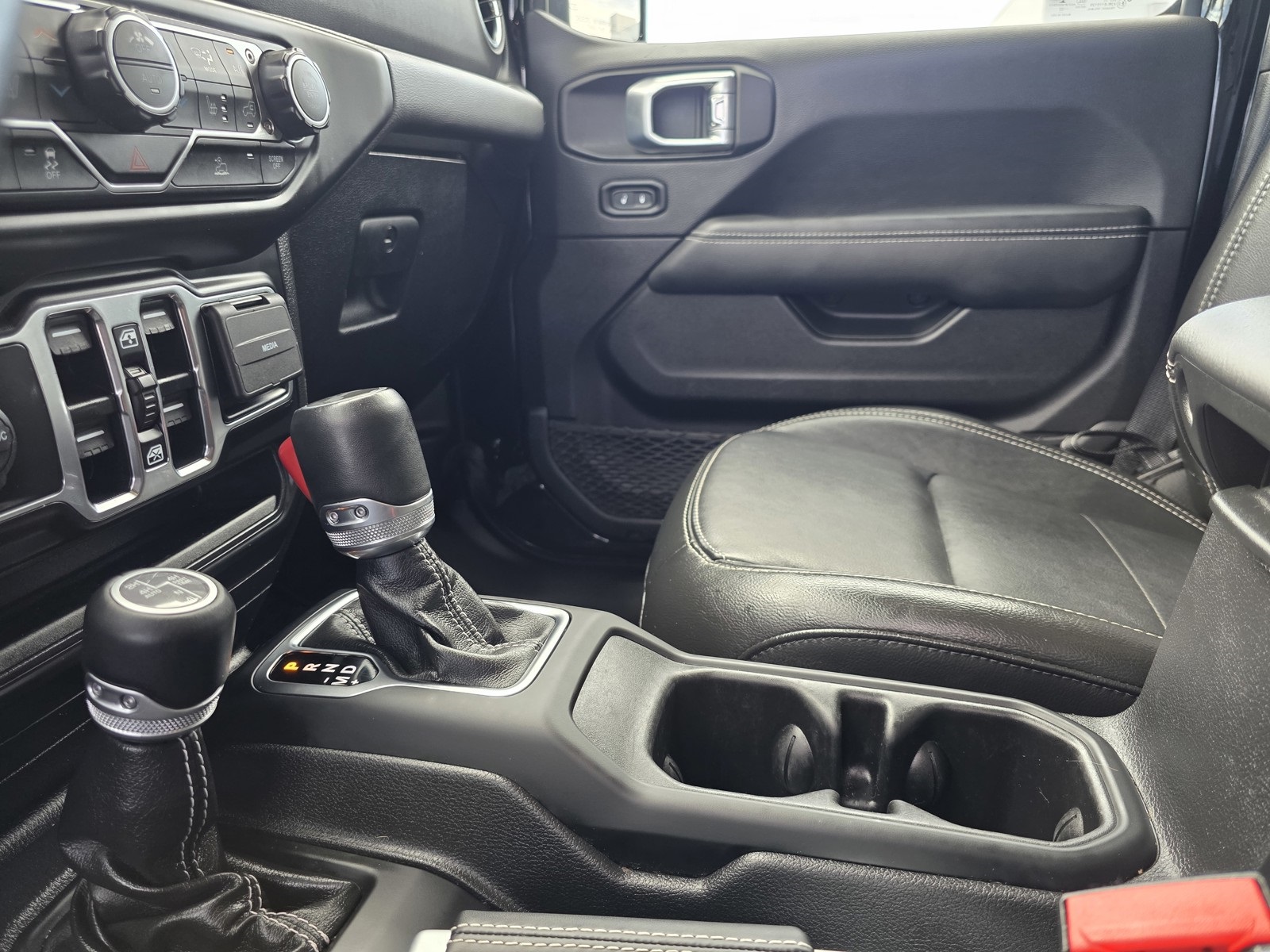 2022 Jeep Wrangler Unlimited Sahara 4xe photo 30