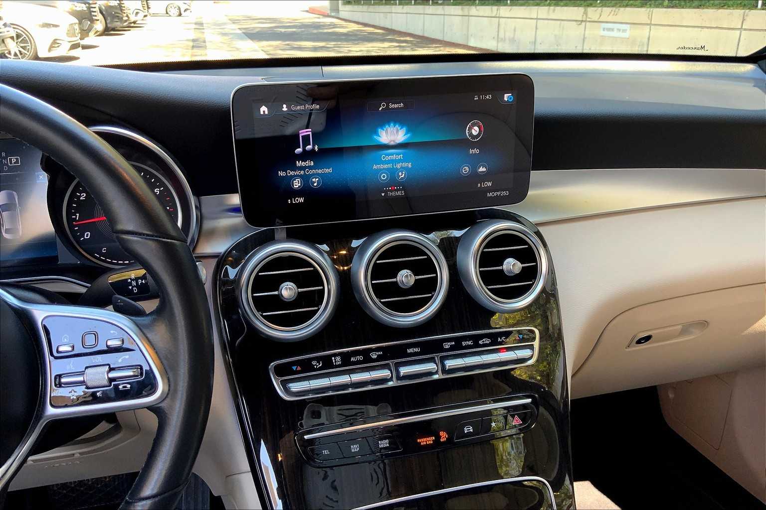 2021 Mercedes Benz GLC 300 photo 6
