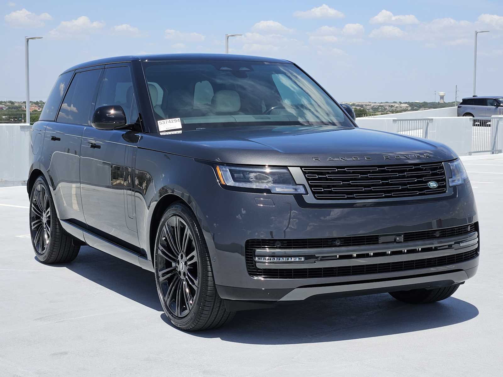 2025 Land Rover Range Rover SE photo 3