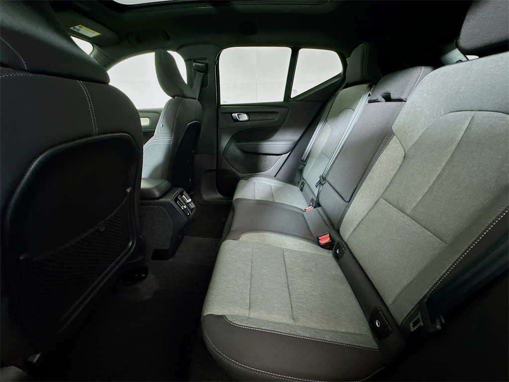 2025 Volvo XC40 Core photo 12