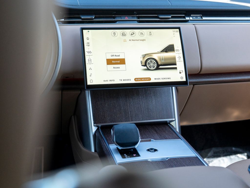 2024 Land Rover Range Rover SE photo 19
