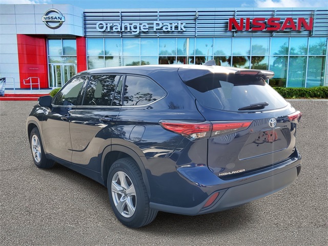 2022 Toyota Highlander L photo 2
