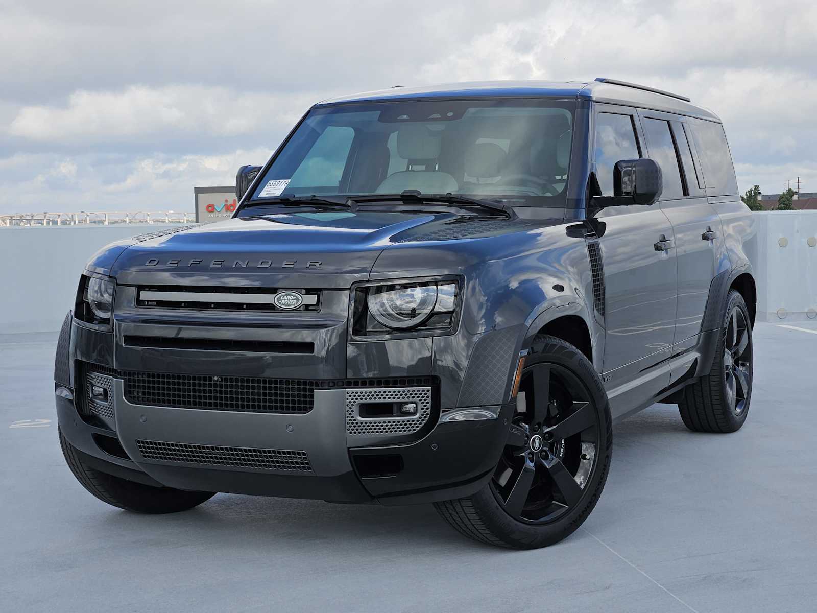 2025 Land Rover Defender V8's photo