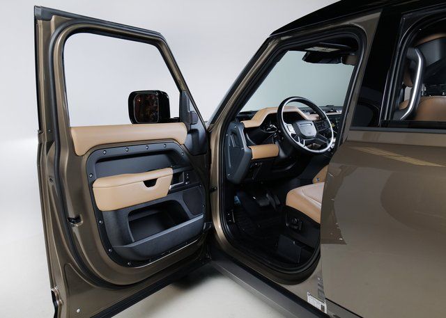 2025 Land Rover Defender 110 X-Dynamic SE photo 23