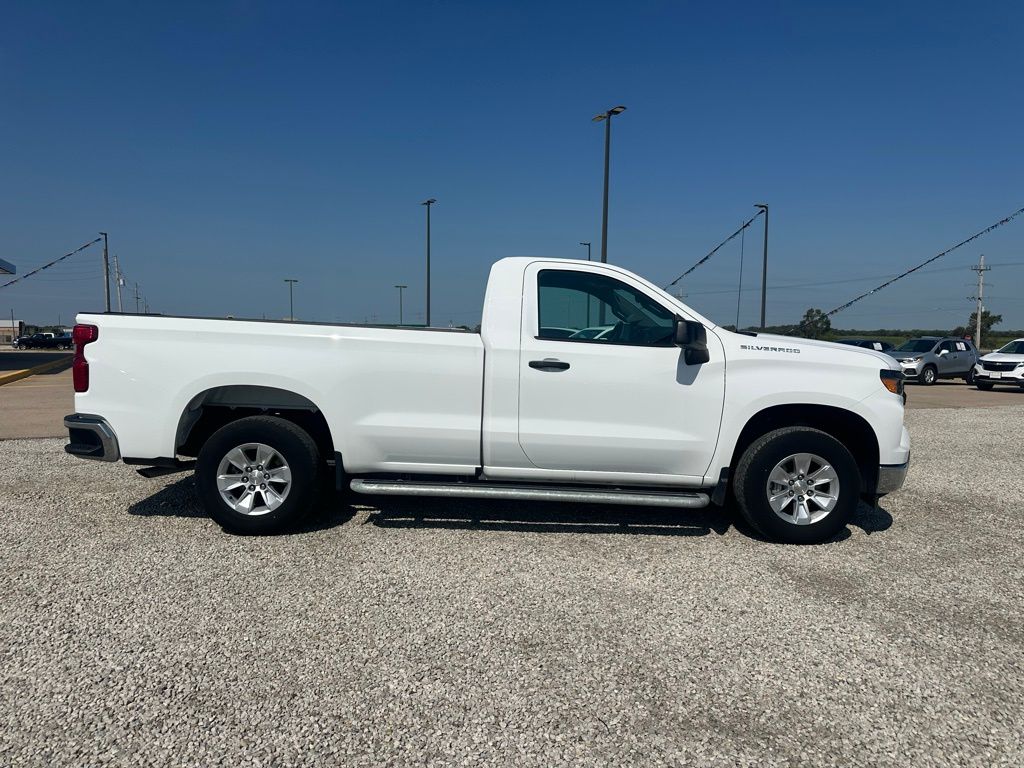 2024 Chevrolet Silverado 1500 photo 2