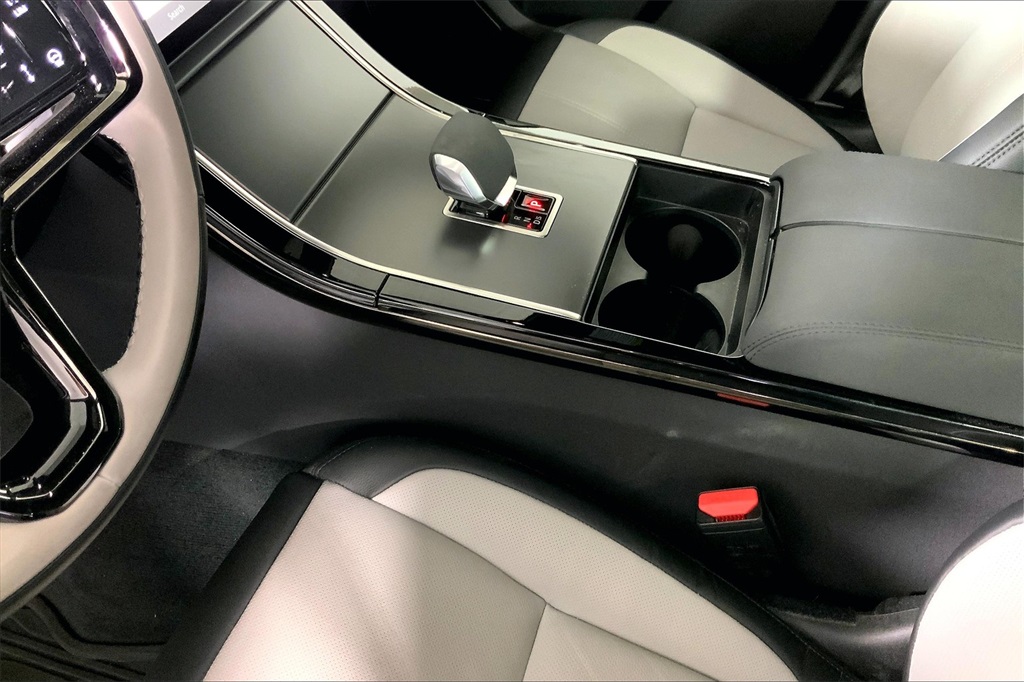 2024 Land Rover Range Rover Velar SE photo 15
