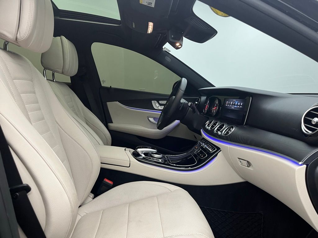 2017 Mercedes Benz E 300 photo 28