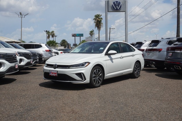 2025 Volkswagen Jetta SE's photo